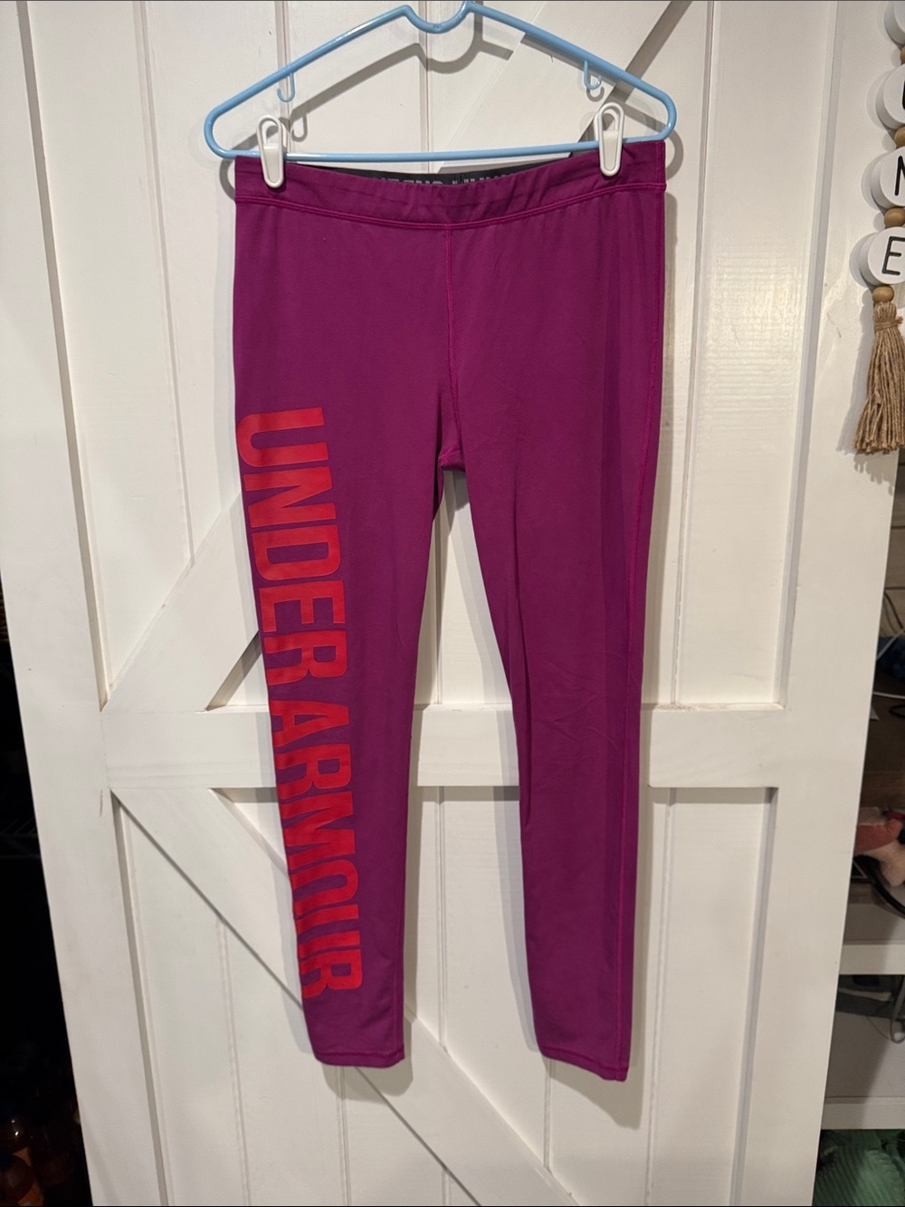 Under Armour HeatGear Pink Compression Leggings Women’s Medium Athletic Pants